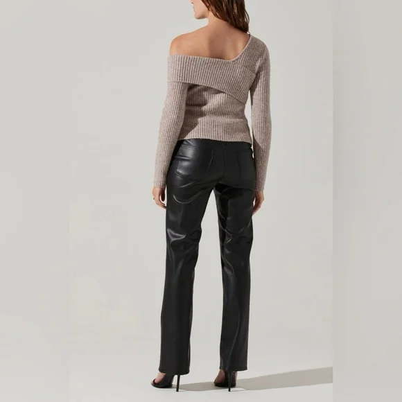 ASTR Assymetric Foldover One Shoulder Rib Sweater - Picture 5 of 12